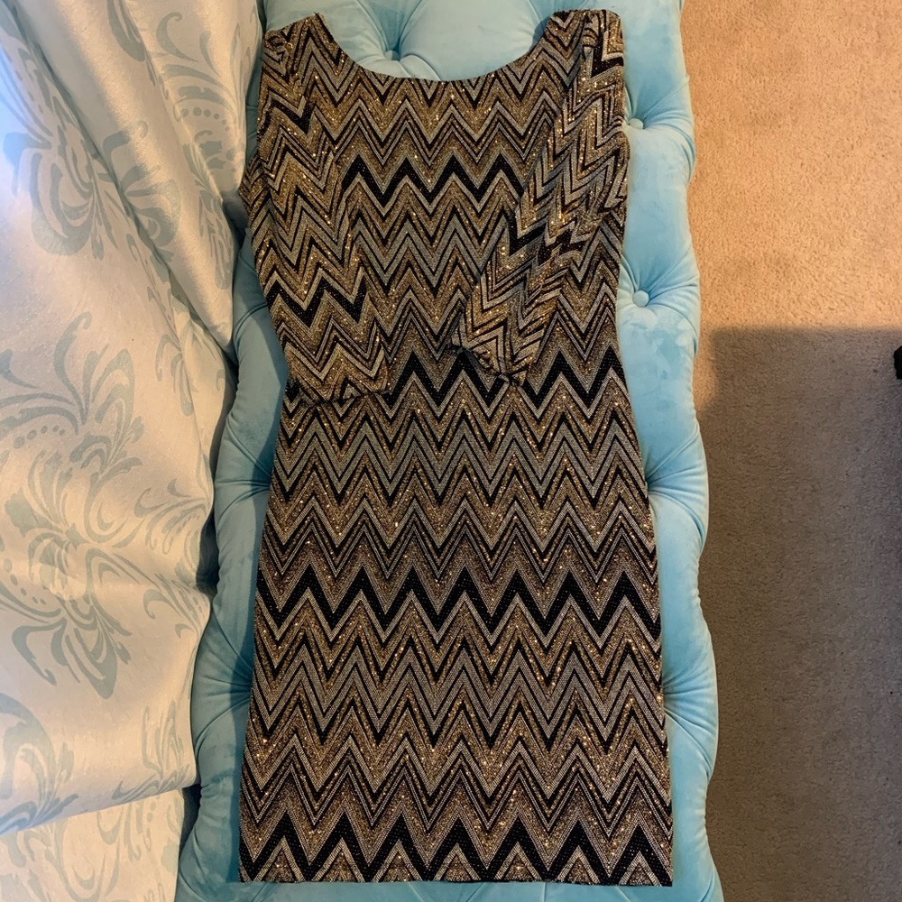 🔥2/$35- Beautiful Sparkly Midi Dress🔥